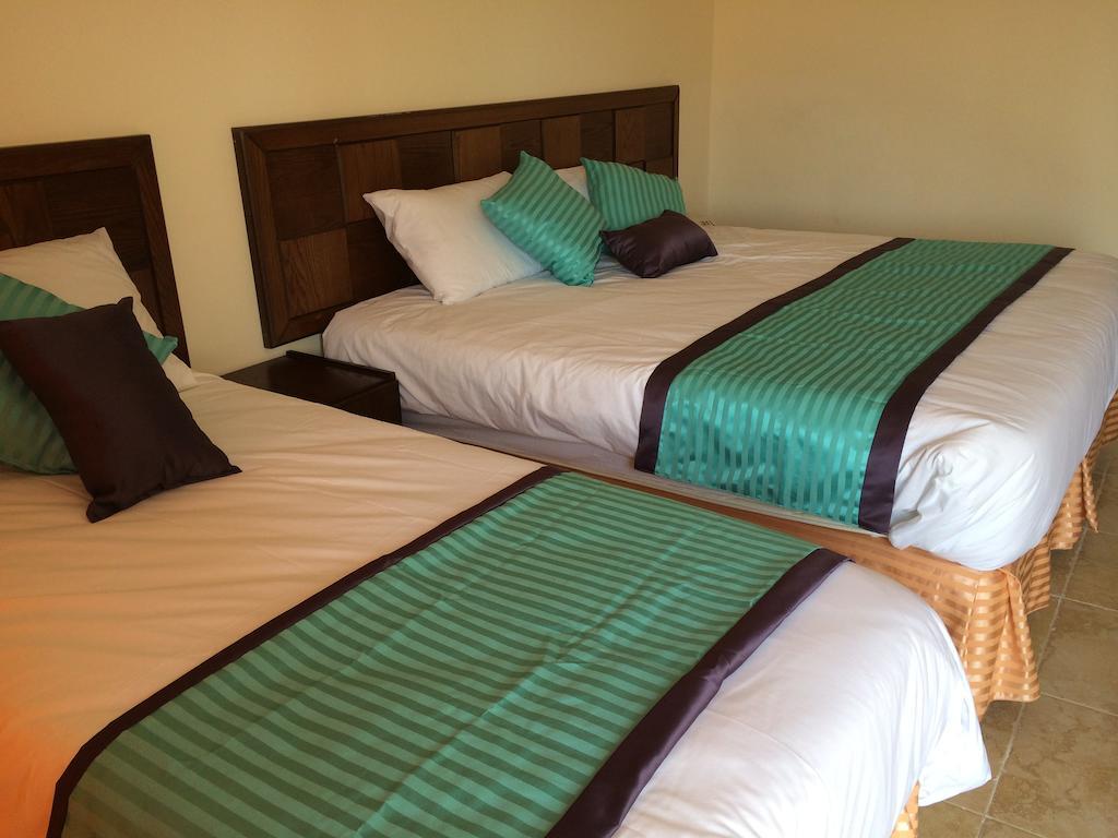 Almarsa Village Resort Акаба Стая снимка